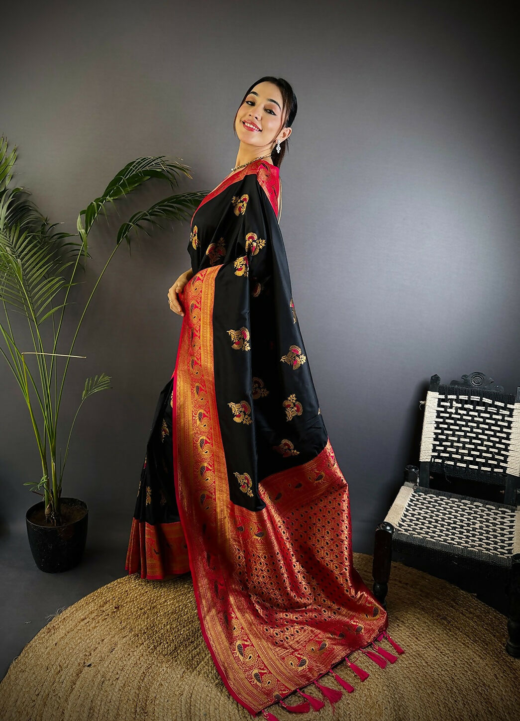 Joban Fashion Banarasi Black Woven Soft Silk Saree | Swadesiicart