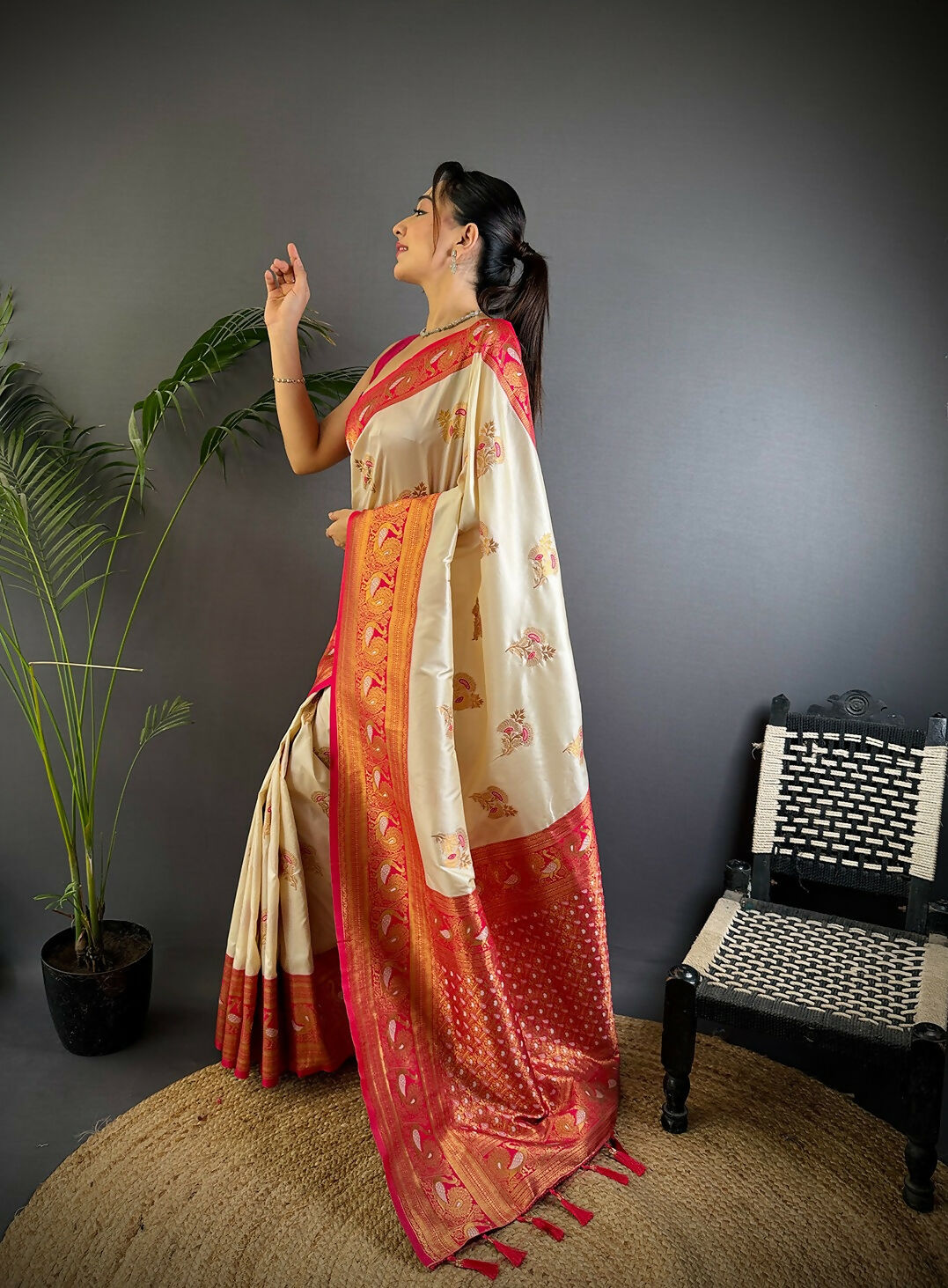 Joban Fashion Banarasi White Woven Soft Silk Saree | Swadesiicart