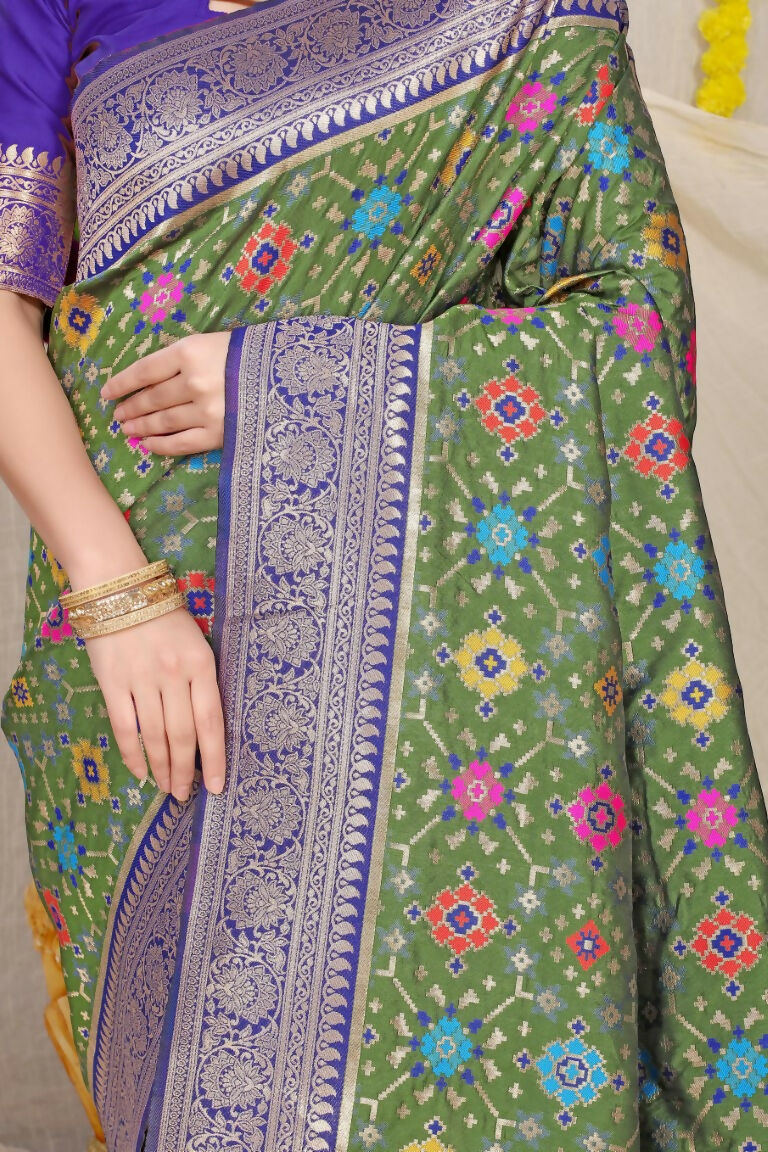 Jyoti Fashion Women's Green Patola Silk Zari Woven Saree with Blouse | Swadesiicart