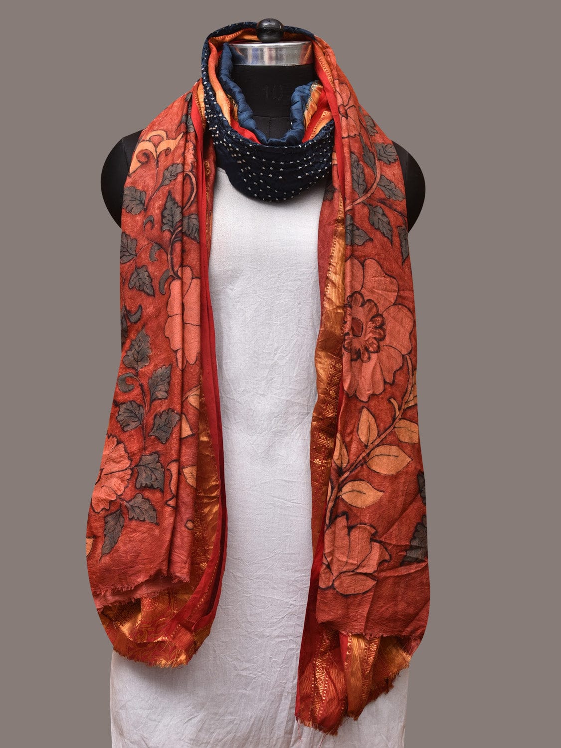 Navy and Red Bandhani Kanchipuram Silk Handloom Dupatta with Kalamkari Design - Global Threads | Swadesiicart