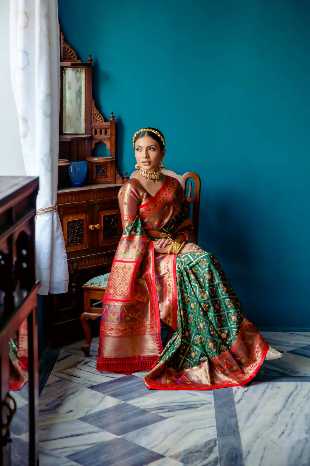 Vishnu Weaves Women's Bottle Green Patola Banarasi Silk Meenakari Zari Woven Saree with Blouse - Swadesiicart