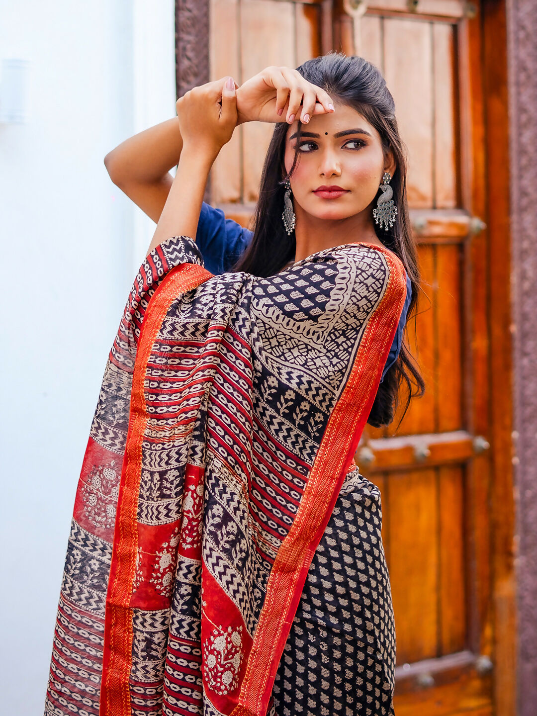 Zibaa Hand-Blocked Pure Maheshwari Silk Navy Blue Saree | Swadesiicart