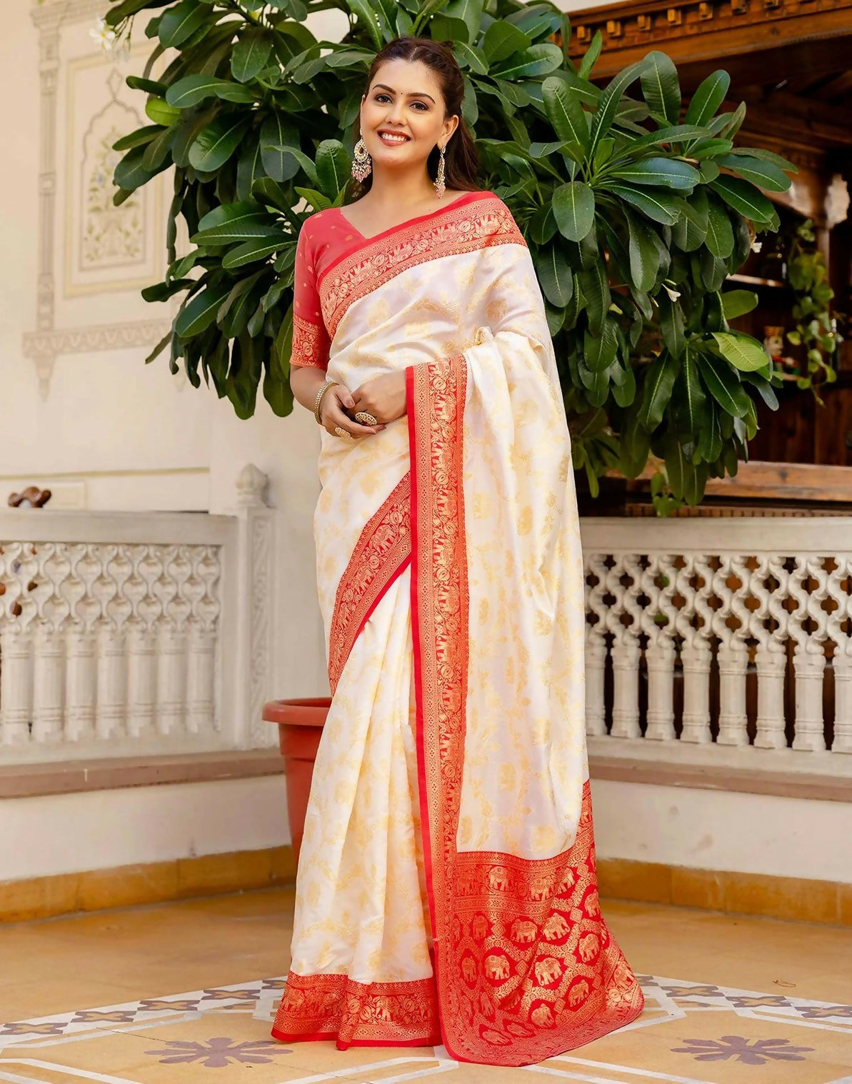Joban Fashion Off White Silk Woven Banarasi Saree | Swadesiicart