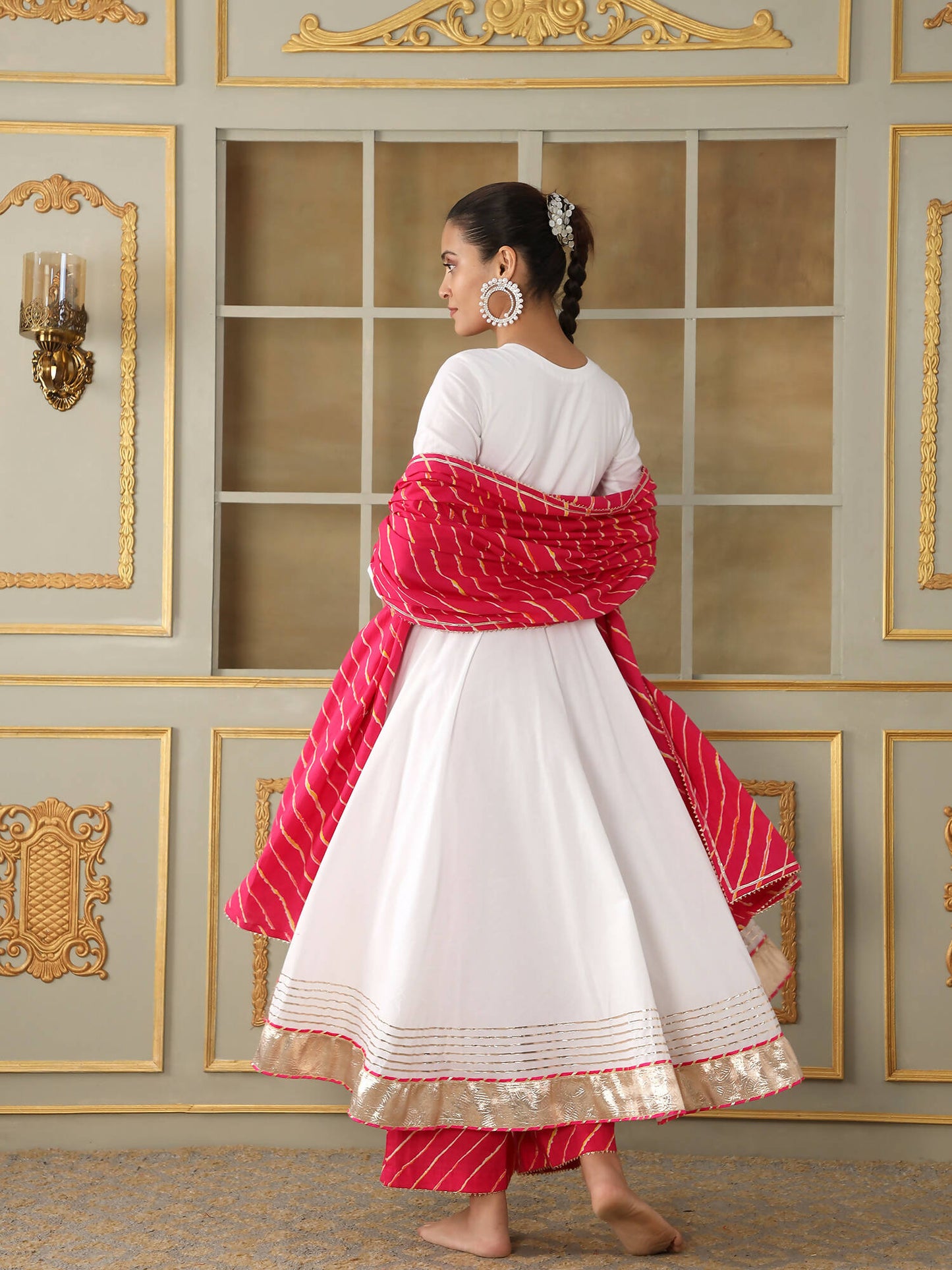 Pomcha Jaipur White Saadgi Pink Leheriya White Anarkali Set | Swadesiicart