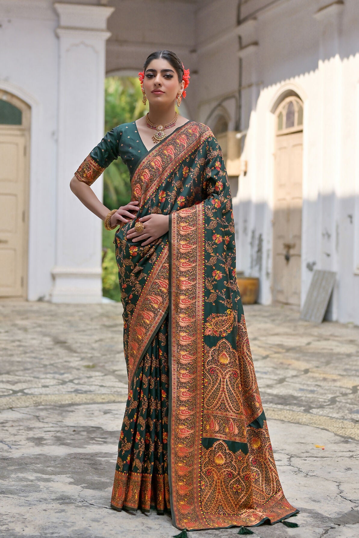 Vishnu Weaves Women's Bt-Green Silk Woven Saree with Blouse - Swadesiicart
