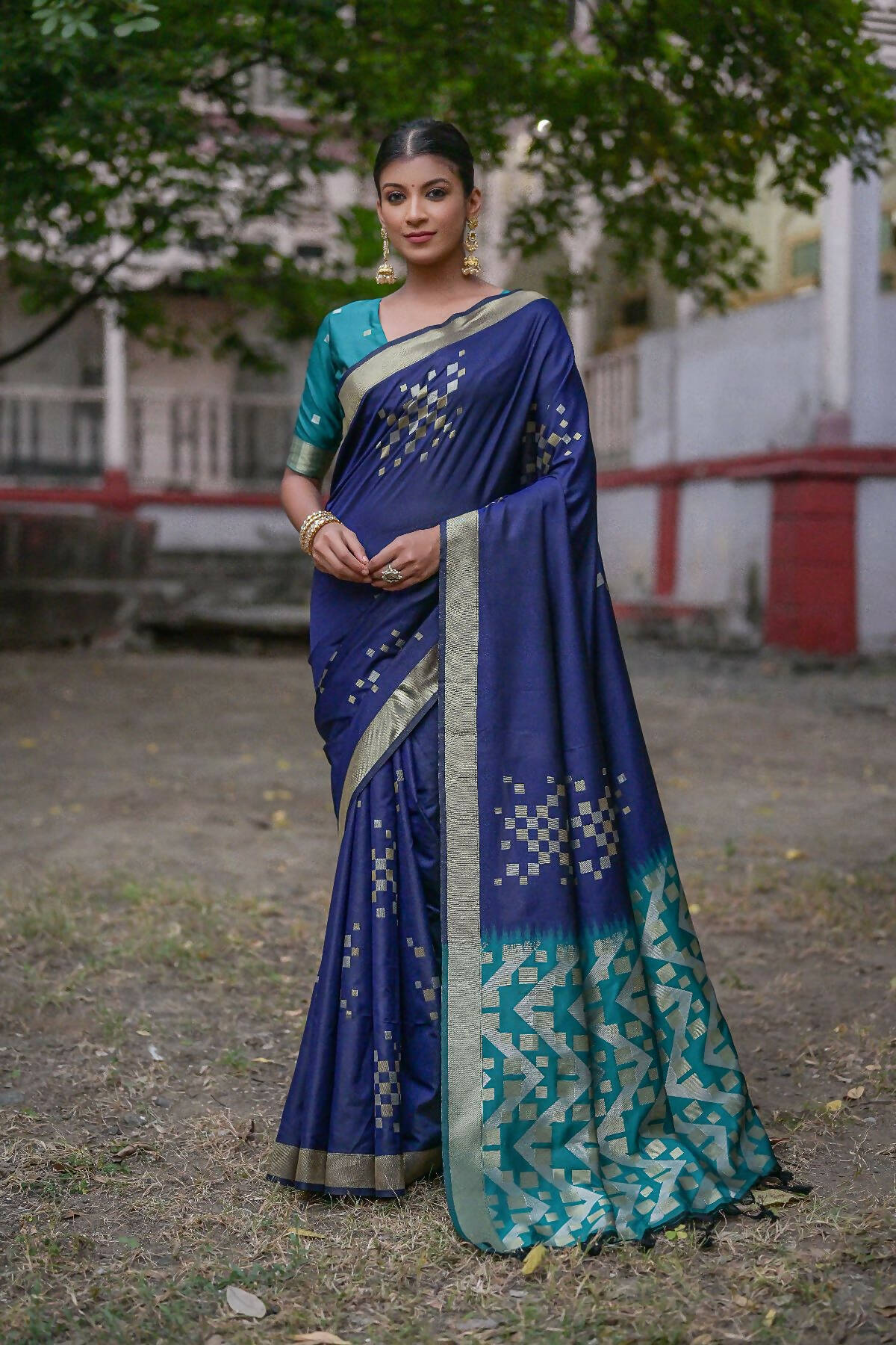 Vishnu Weaves Women's Navy-Blue Soft Silk Zari Woven Saree with Blouse - Swadesiicart