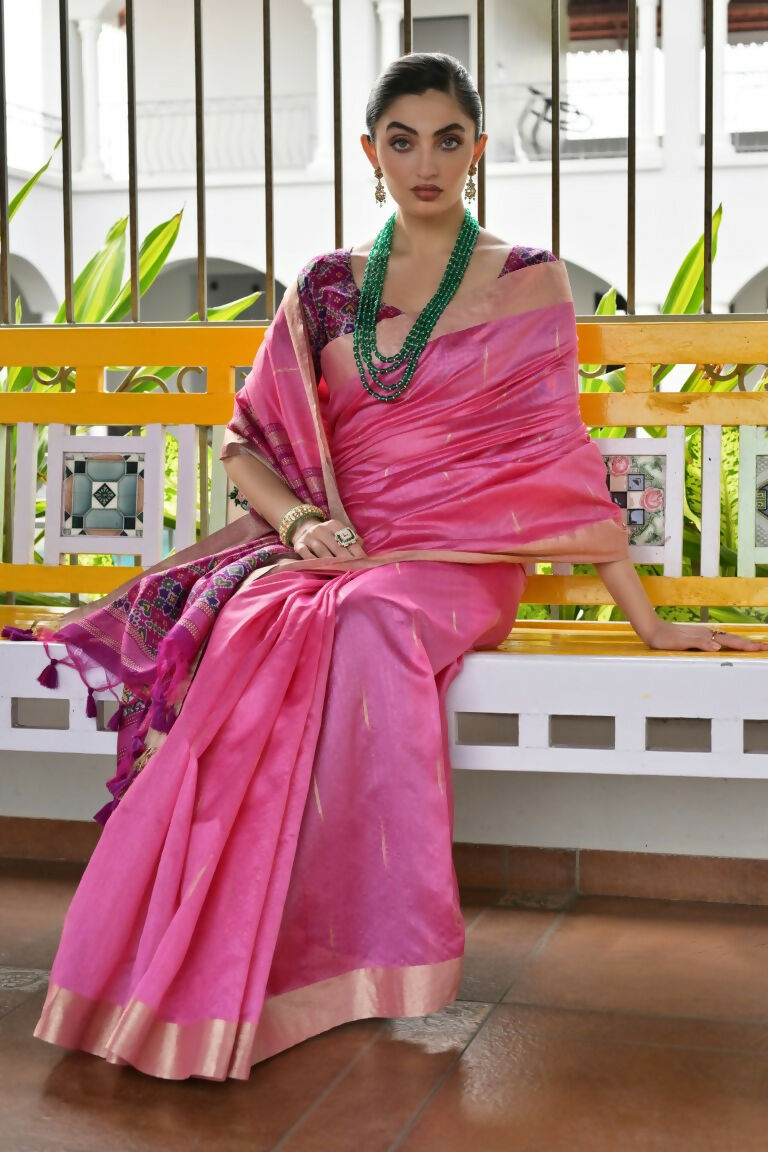 Vishnu Weaves Women's Pink Raw Silk Patola Zari Woven Saree with Blouse - Swadesiicart