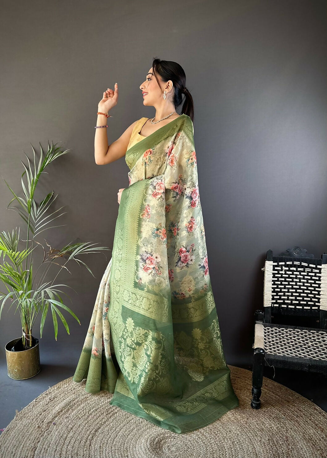 Joban Fashion Green Floral Motifs Banarasi Silk Sarees | Swadesiicart