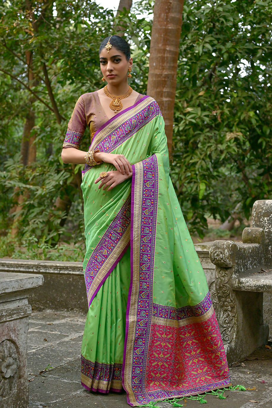 Vishnu Weaves Women's Pista Banarasi Silk Woven Saree with Blouse - Swadesiicart