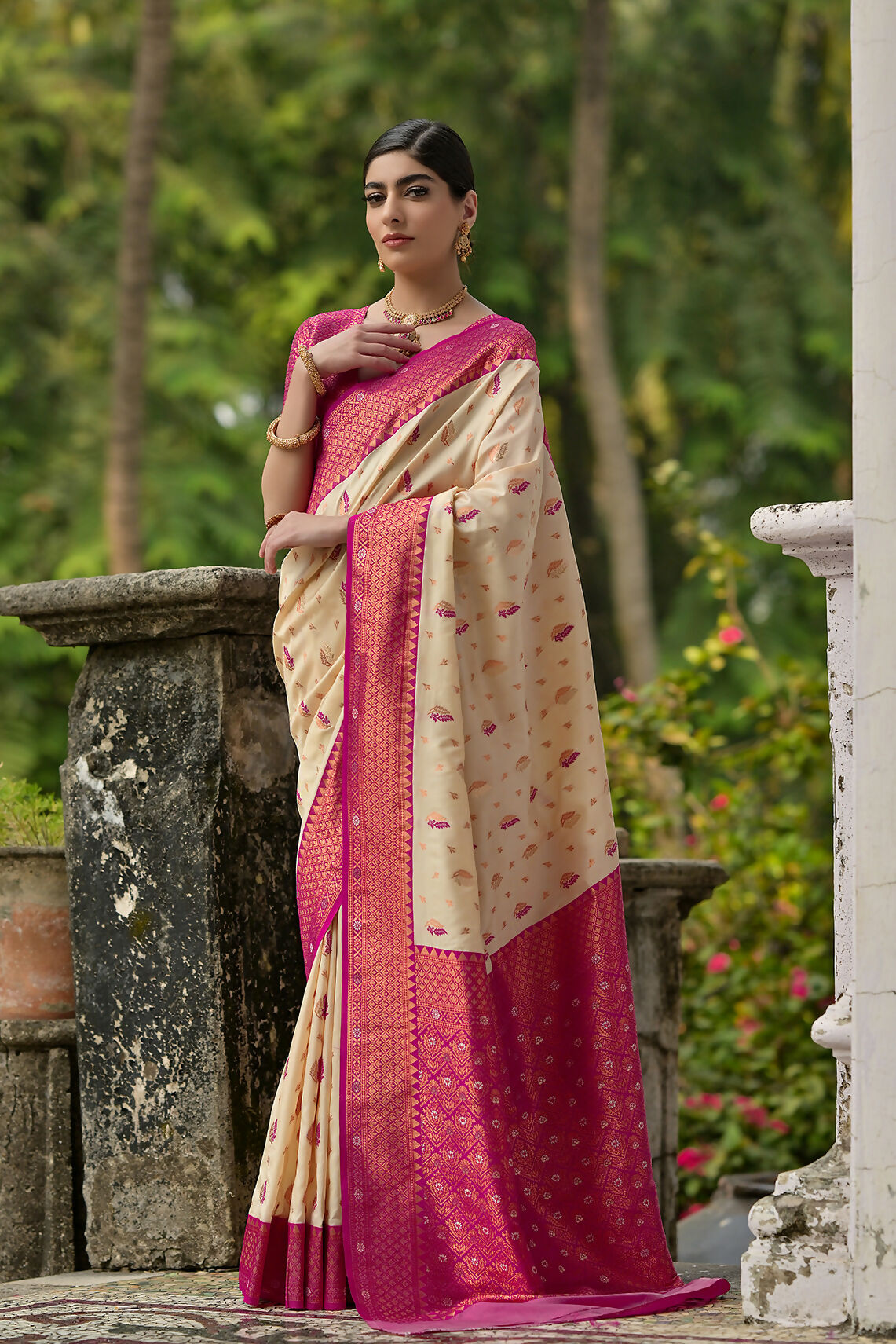 Vishnu Weaves Women's Cream Banarasi Silk Zari Woven Saree with Blouse - Swadesiicart