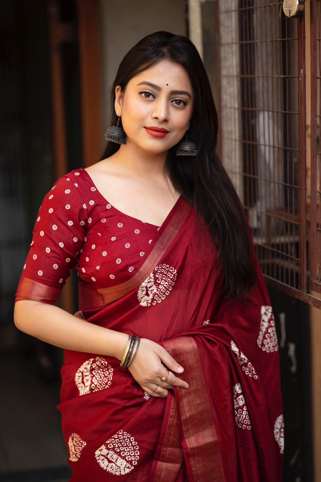 Maroon Cotton Crepe Batik Print Saree with Unstitched Blouse - Hiral Fashion | Swadesiicart