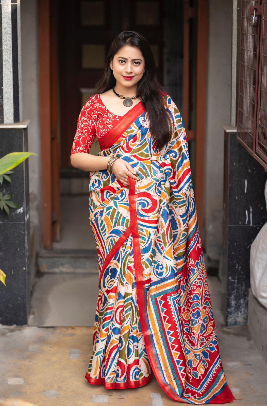 Red Cotton Crepe Batik Print Saree with Unstitched Blouse - Hiral Fashion | Swadesiicart