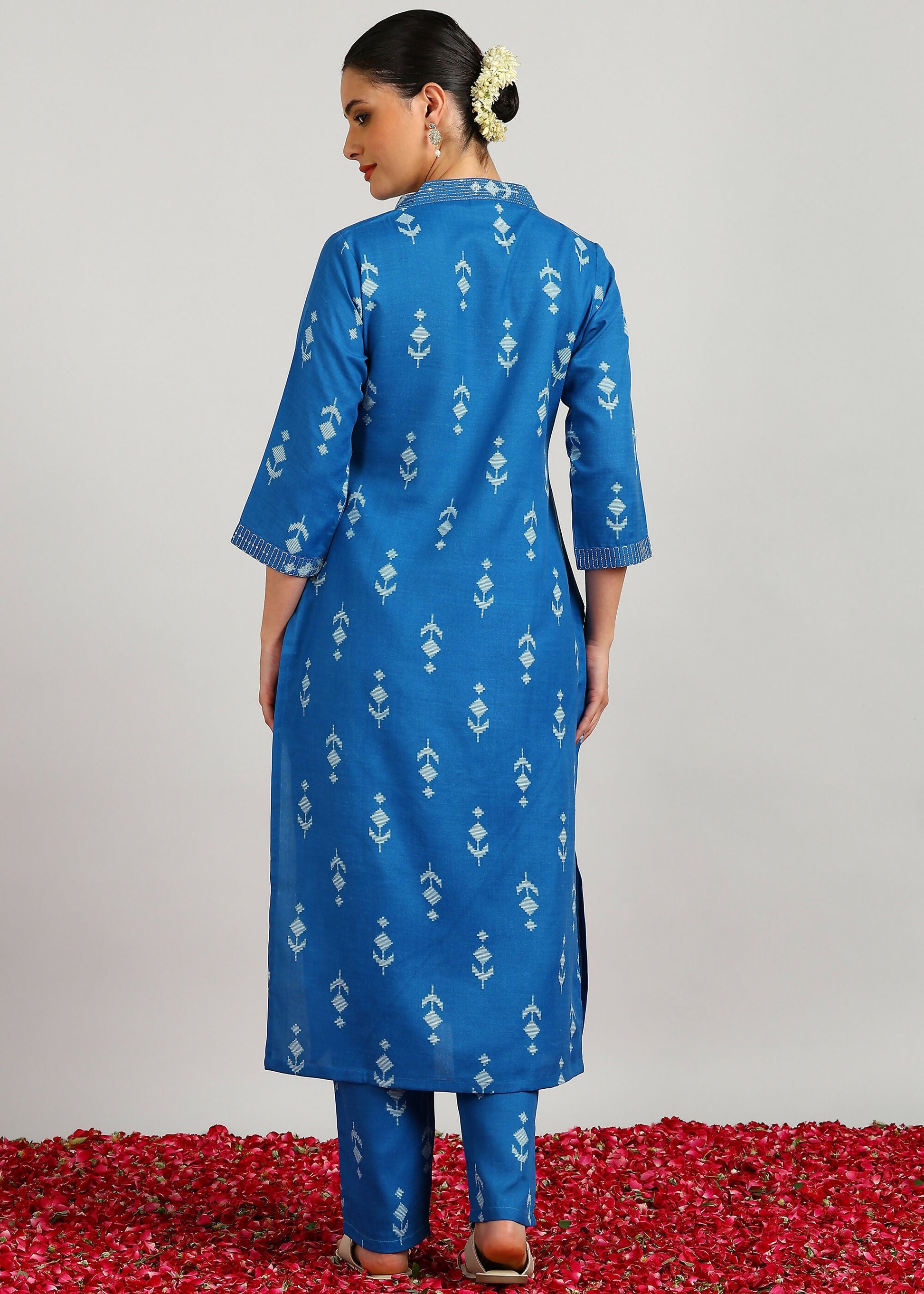Aavyora Women's Blue Ikat Printed Ethnic Co-ord Set - Swadesiicart
