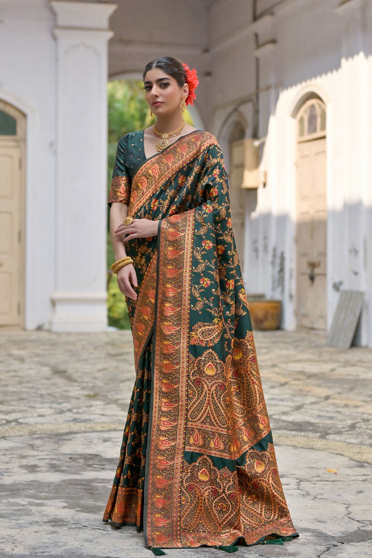 Vishnu Weaves Women's Bt-Green Silk Woven Saree with Blouse - Swadesiicart