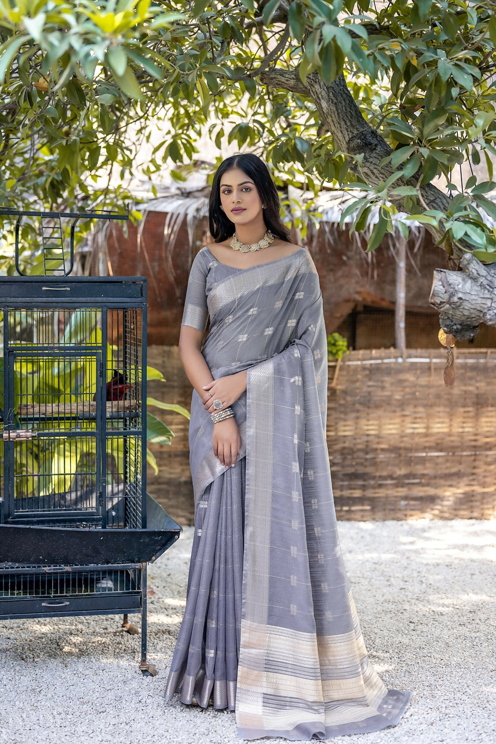 Vishnu Weaves Women's Grey Pure Cotton Zari Woven Saree with Blouse - Swadesiicart