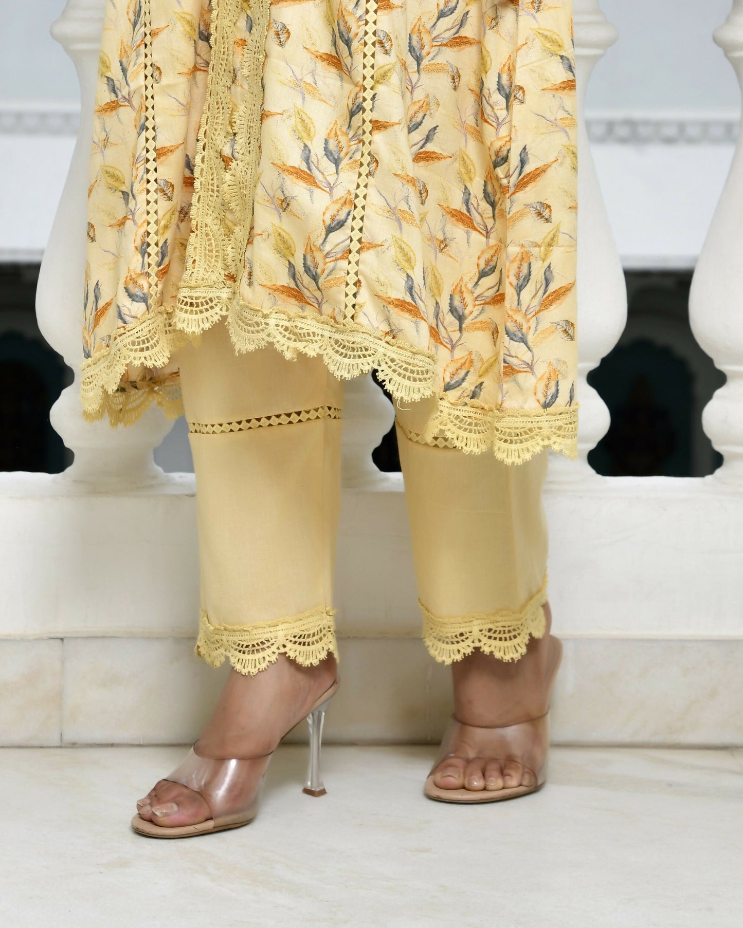Vaasva Women's Yellow Cotton Printed Kurta Pant Set | Swadesiicart