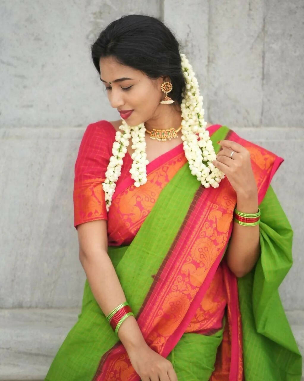 DEIANA'S Beautiful Designer Golden zari Soft Lichi Silk Saree - Parrot - Swadesiicart
