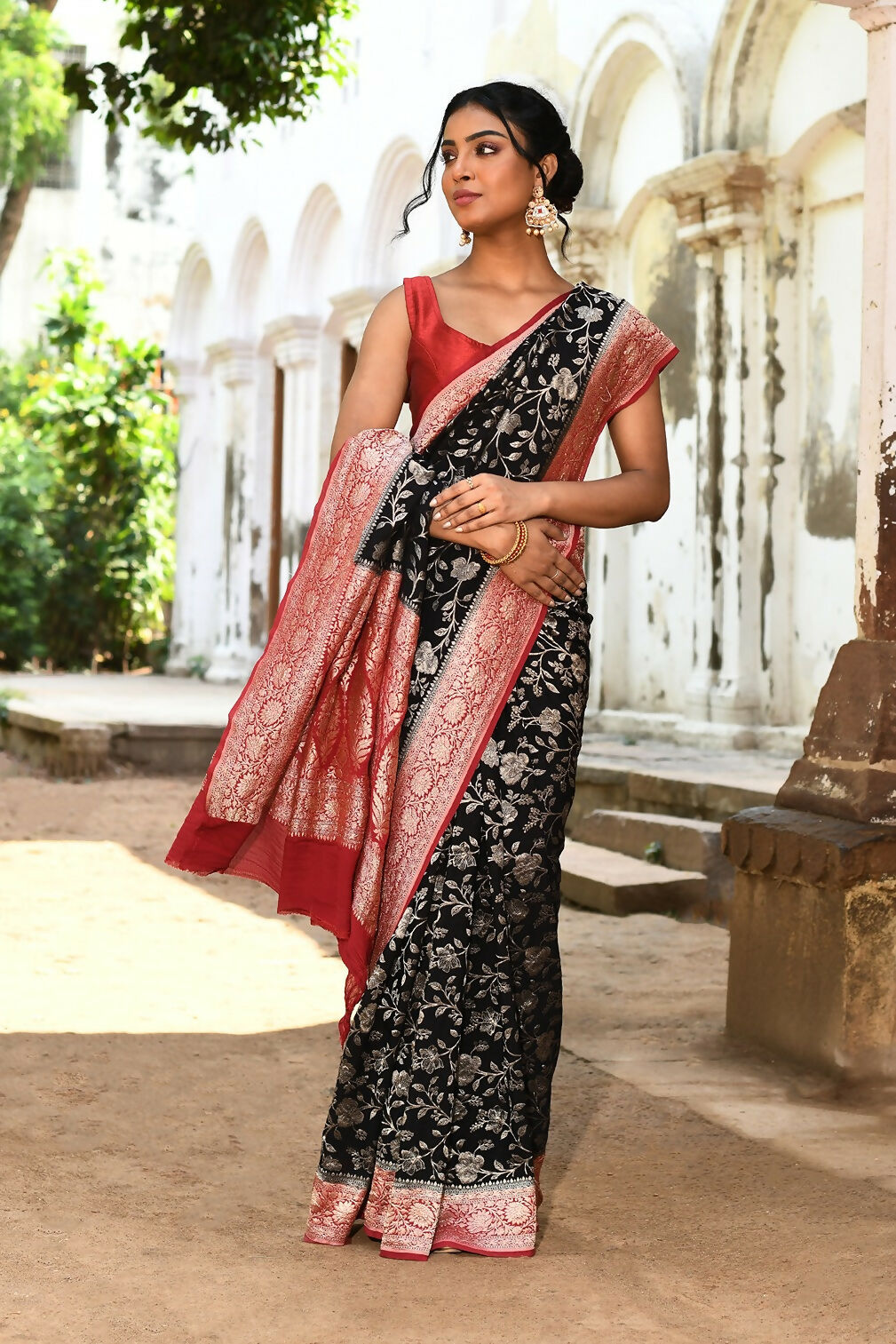 Joban Fashion Black Crepe Chiffon Pure Handloom Banarasi Silk Saree | Swadesiicart