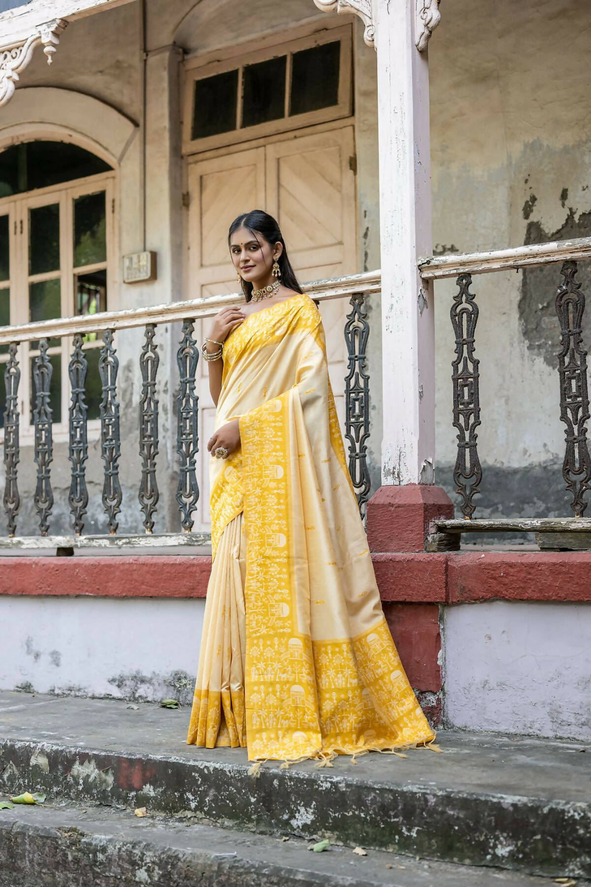 Vishnu Weaves Women's Yellow Handloom Raw Silk Woven Saree with Blouse - Swadesiicart
