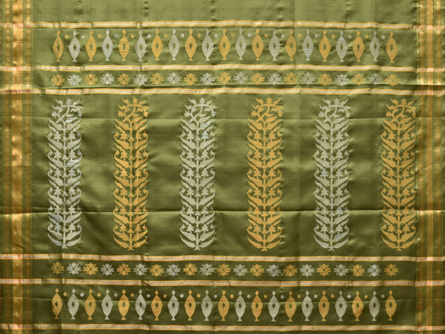 Olive Uppada Silk Handloom Saree with Karpur Pallu Design - Global Threads | Swadesiicart