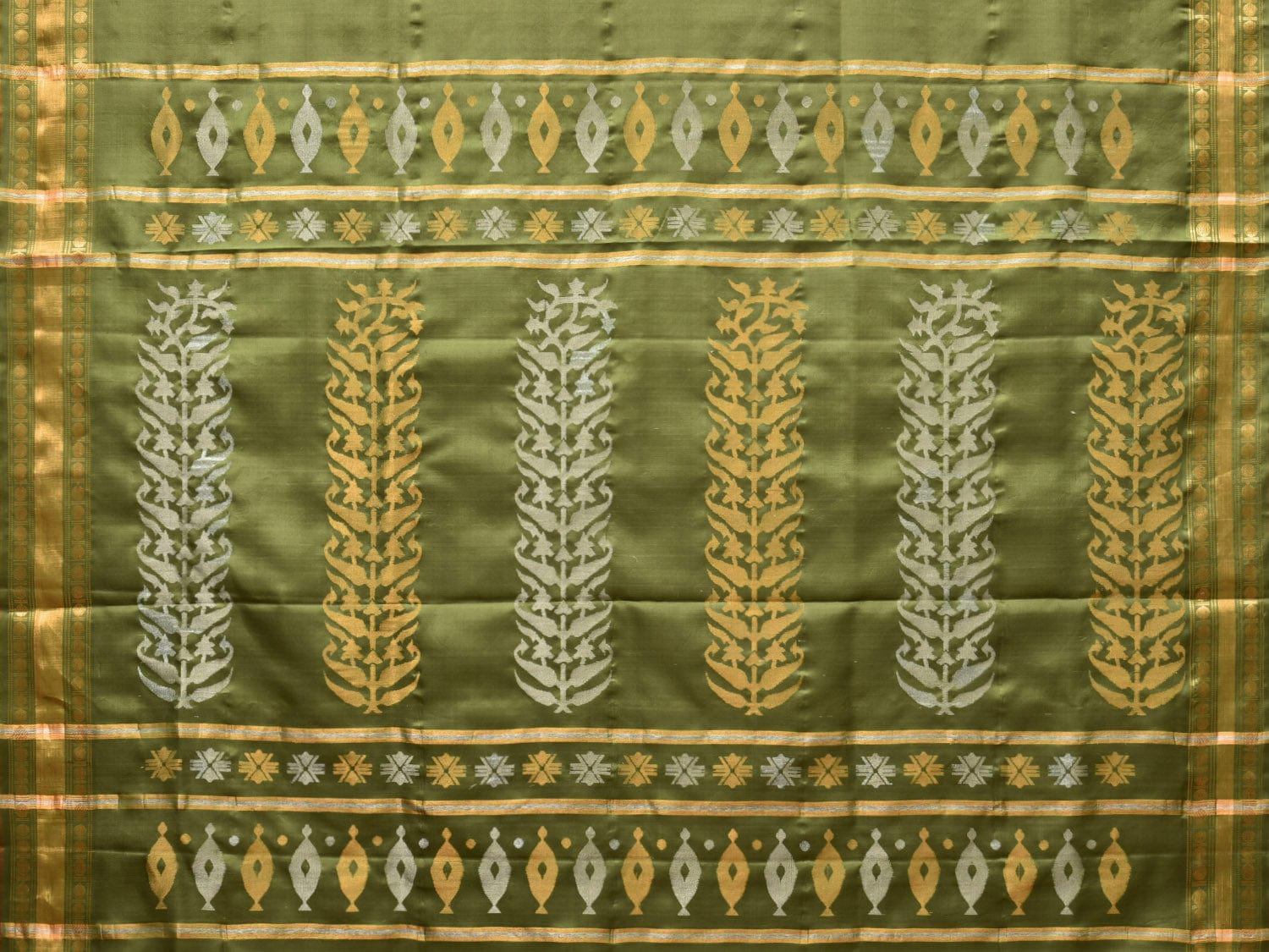 Olive Uppada Silk Handloom Saree with Karpur Pallu Design - Global Threads | Swadesiicart