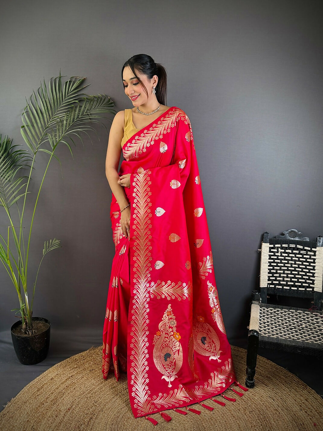 Joban Fashion Banarasi Pink Woven Soft Silk Saree | Swadesiicart
