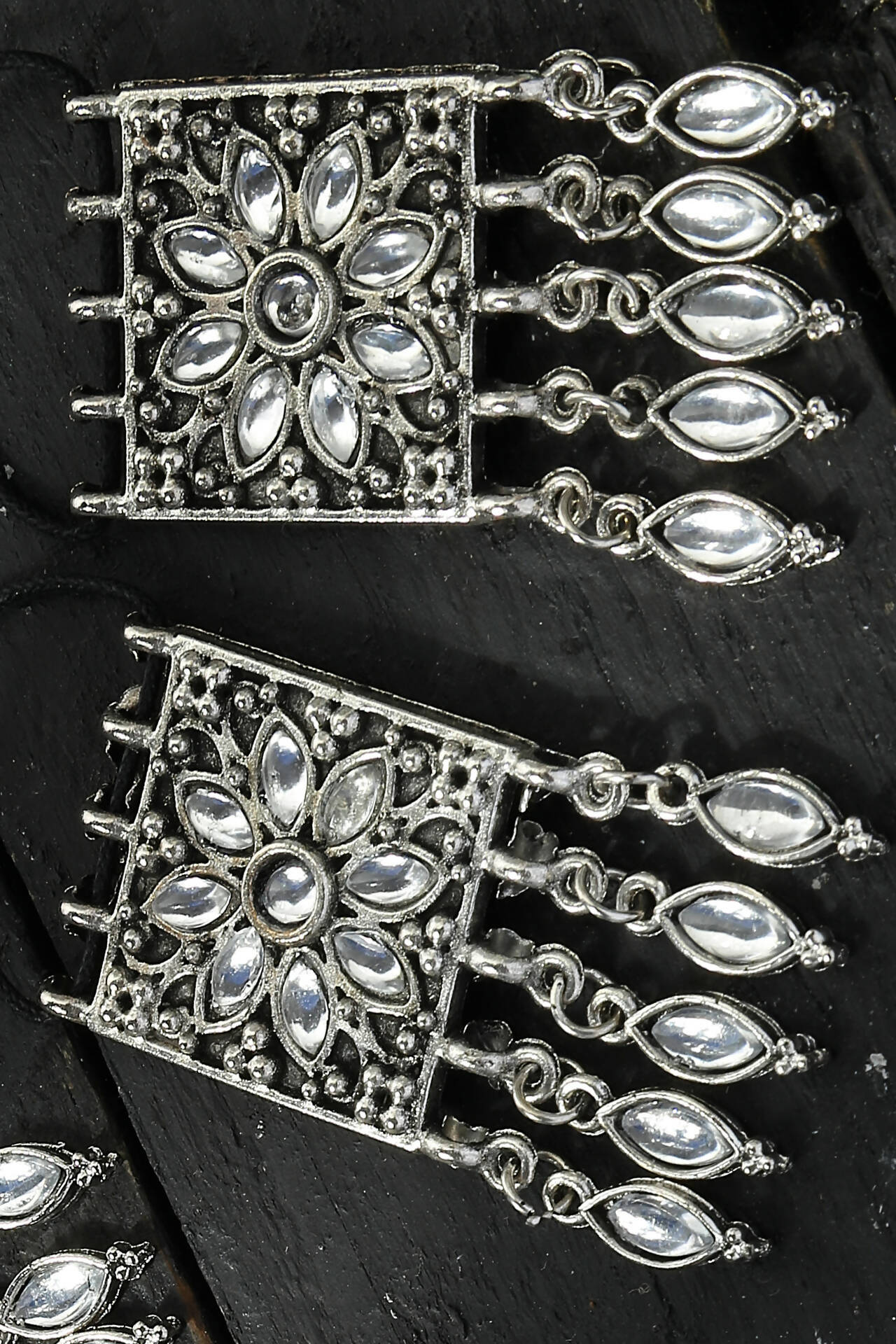 Mominos Fashion Johar Kamal Women Silver-Plated Brass Finish Mirror Work Choker | Swadesiicart