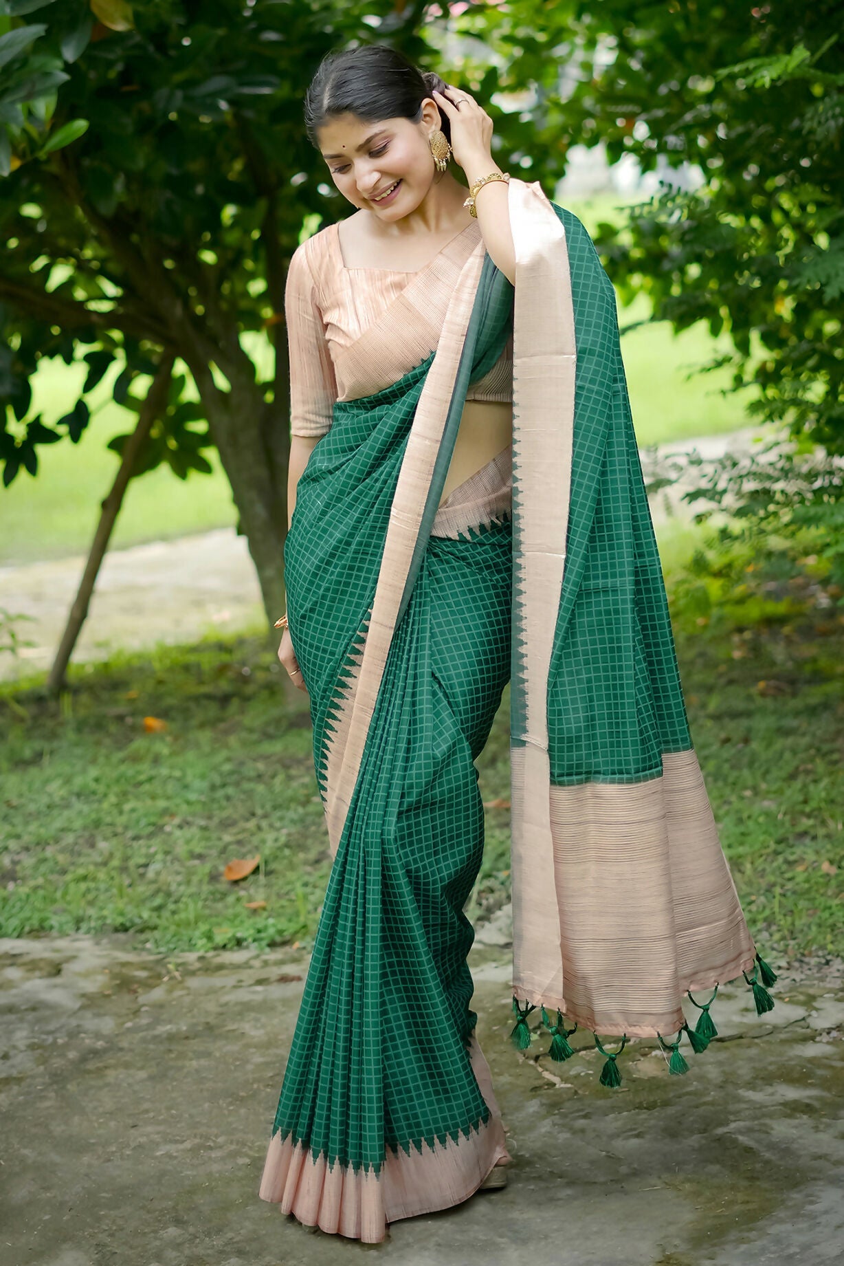 Vishnu Weaves Women's Green Tussar Silk Woven Saree with Blouse - Swadesiicart