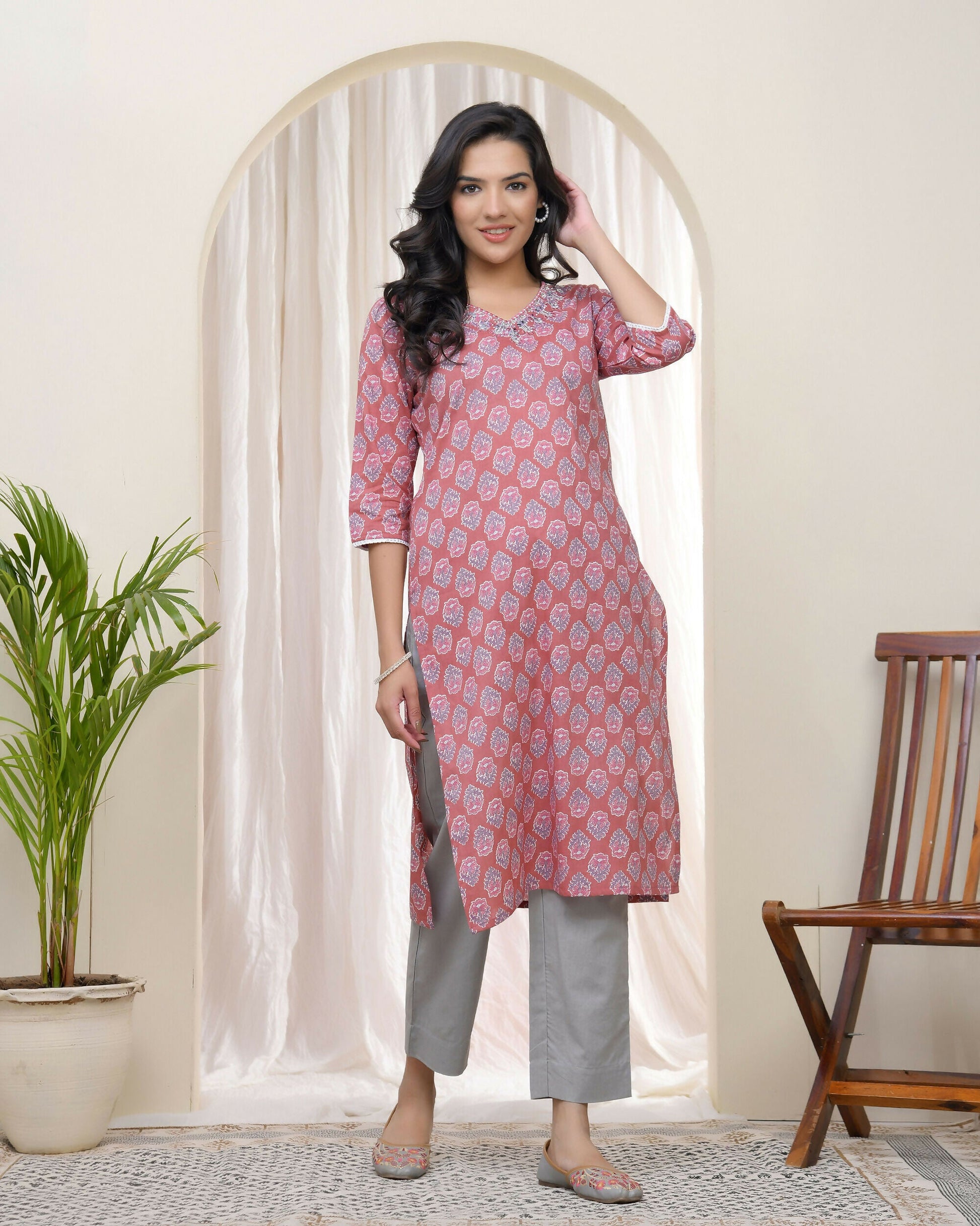 Vaasva Women Pink Cotton Printed Straight Kurti With Pant - Swadesiicart