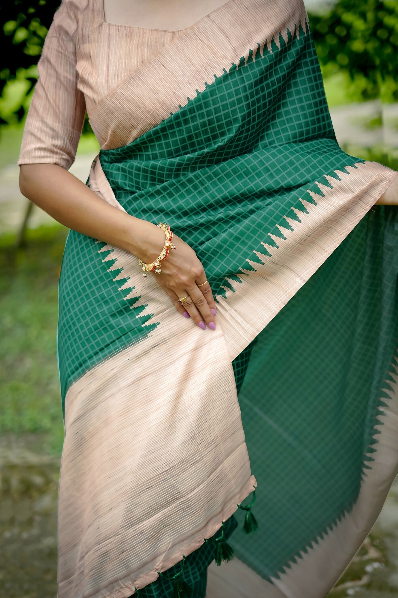 Vishnu Weaves Women's Green Tussar Silk Woven Saree with Blouse - Swadesiicart