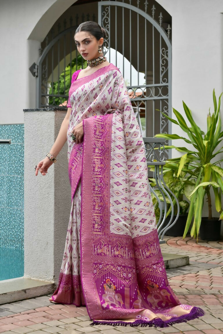 Vishnu Weaves Women's Magenta Banarasi Silk Patola Zari Woven Saree with Blouse - Swadesiicart