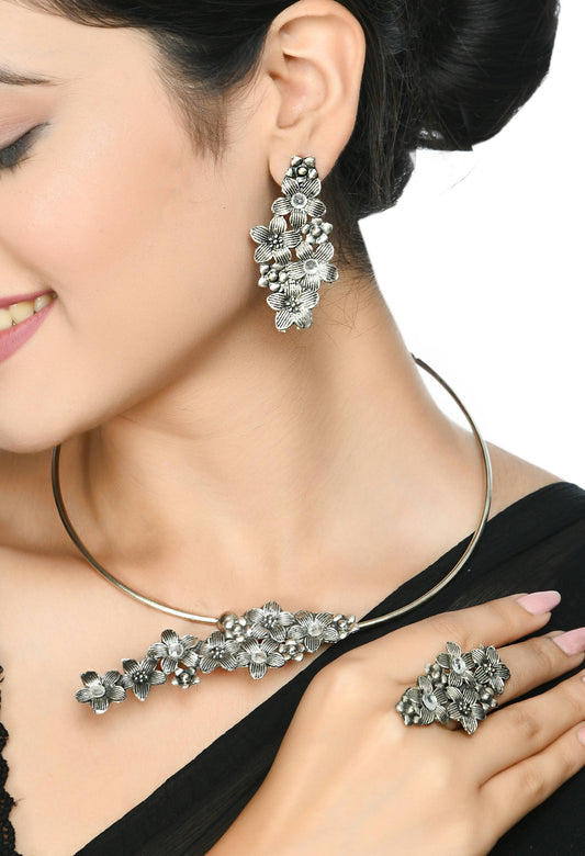 Mominos Fashion Johar Kamal Oxidised Silver-Plated Hasli Design Necklace Choker Set For Women | Swadesiicart