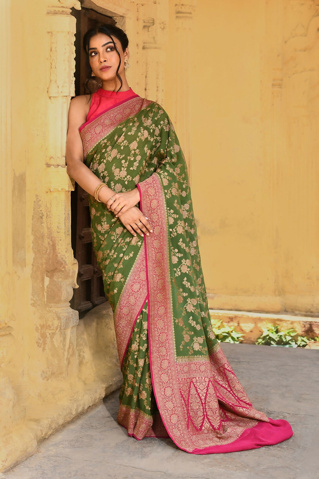 Joban Fashion Green Crepe Chiffon Pure Handloom Banarasi Silk Saree | Swadesiicart