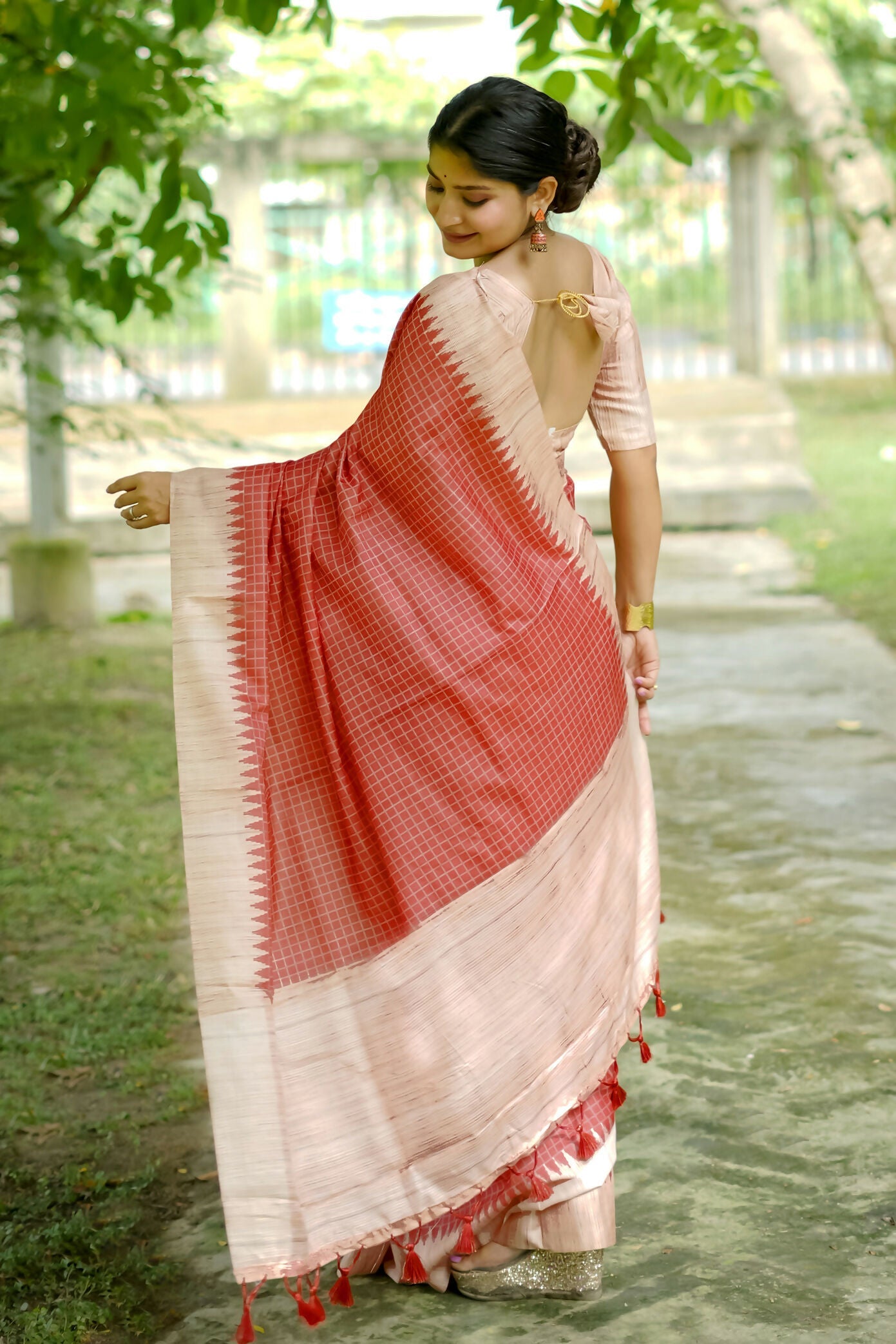 Vishnu Weaves Women's Red Tussar Silk Woven Saree with Blouse - Swadesiicart