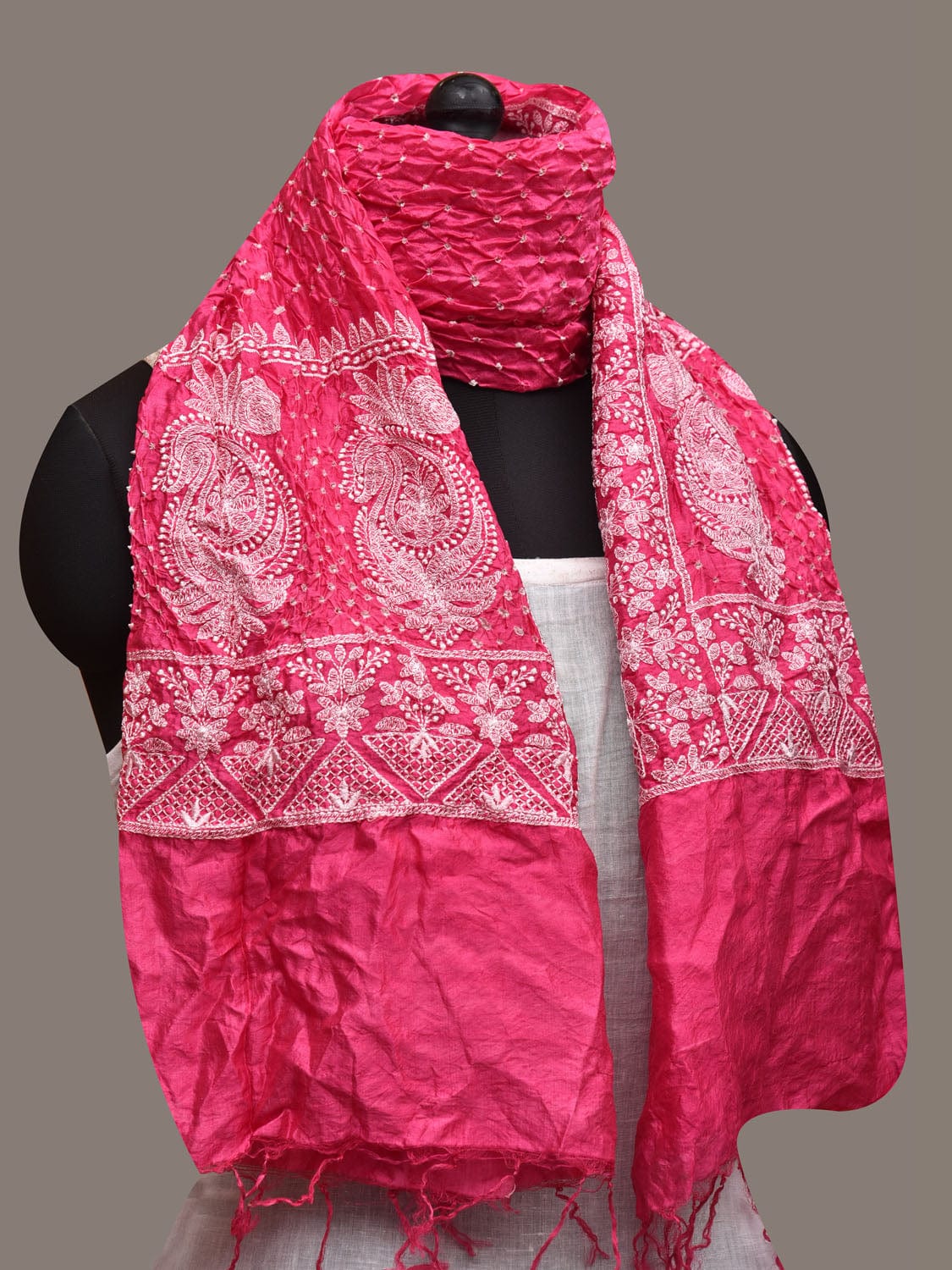 Pink Bandhani Silk Stole with Embroidary Work Design - Global Threads | Swadesiicart