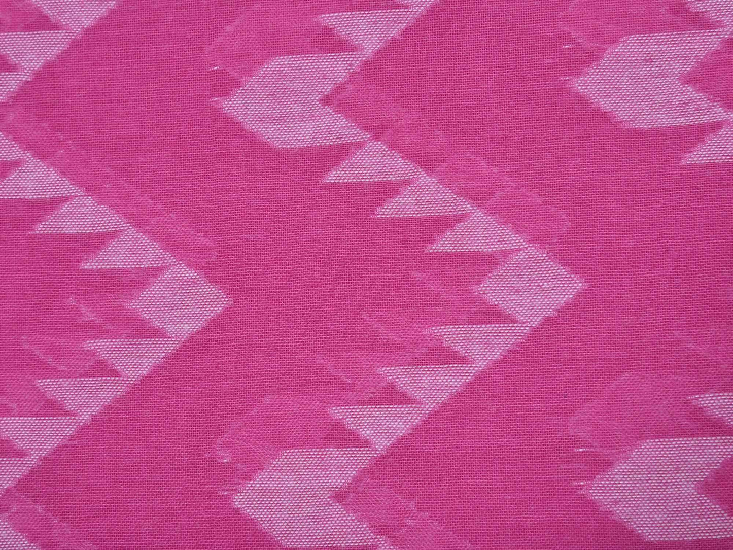Pink Cotton Cut Work Handloom Saree with Zig-Zag Design - Global Threads | Swadesiicart