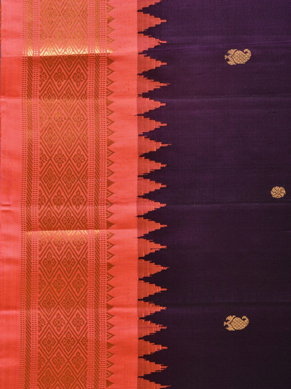 Purple and Peach Gadwal Silk Handloom Saree with Mango Pallu and Border Design - Global Threads | Swadesiicart