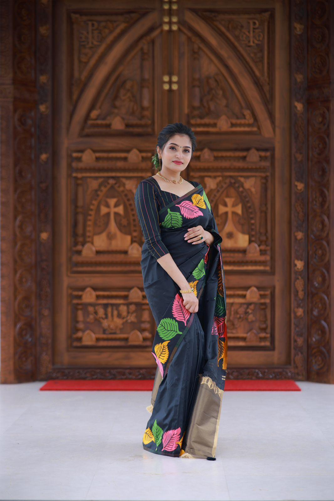 Black Pure Silk Woven Design Saree with Unstitched Blouse - Hiral Fashion | Swadesiicart