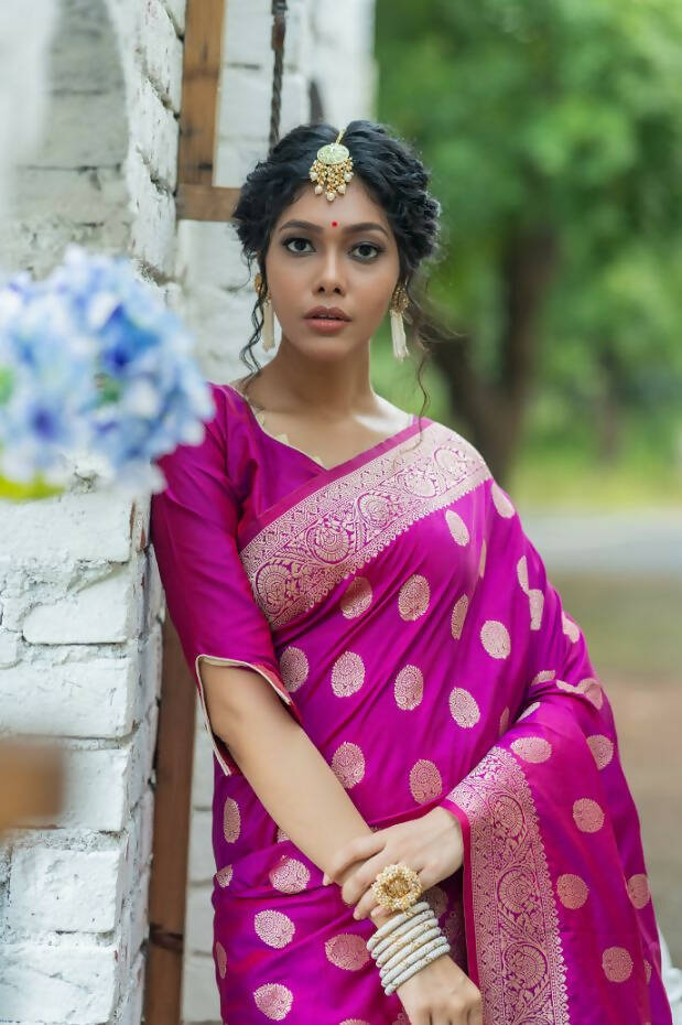 Vishnu Weaves Women's Wine Banarasi Silk Floral Zari Woven Saree with Unstitched Blouse - Swadesiicart