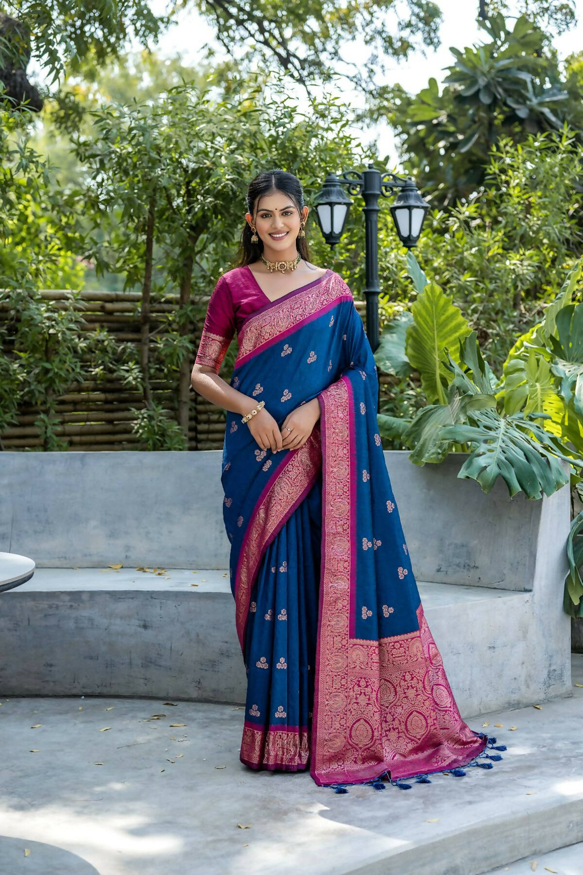 Vishnu Weaves Women's Navy-Blue Banarasi Silk Zari Woven Saree with Blouse - Swadesiicart