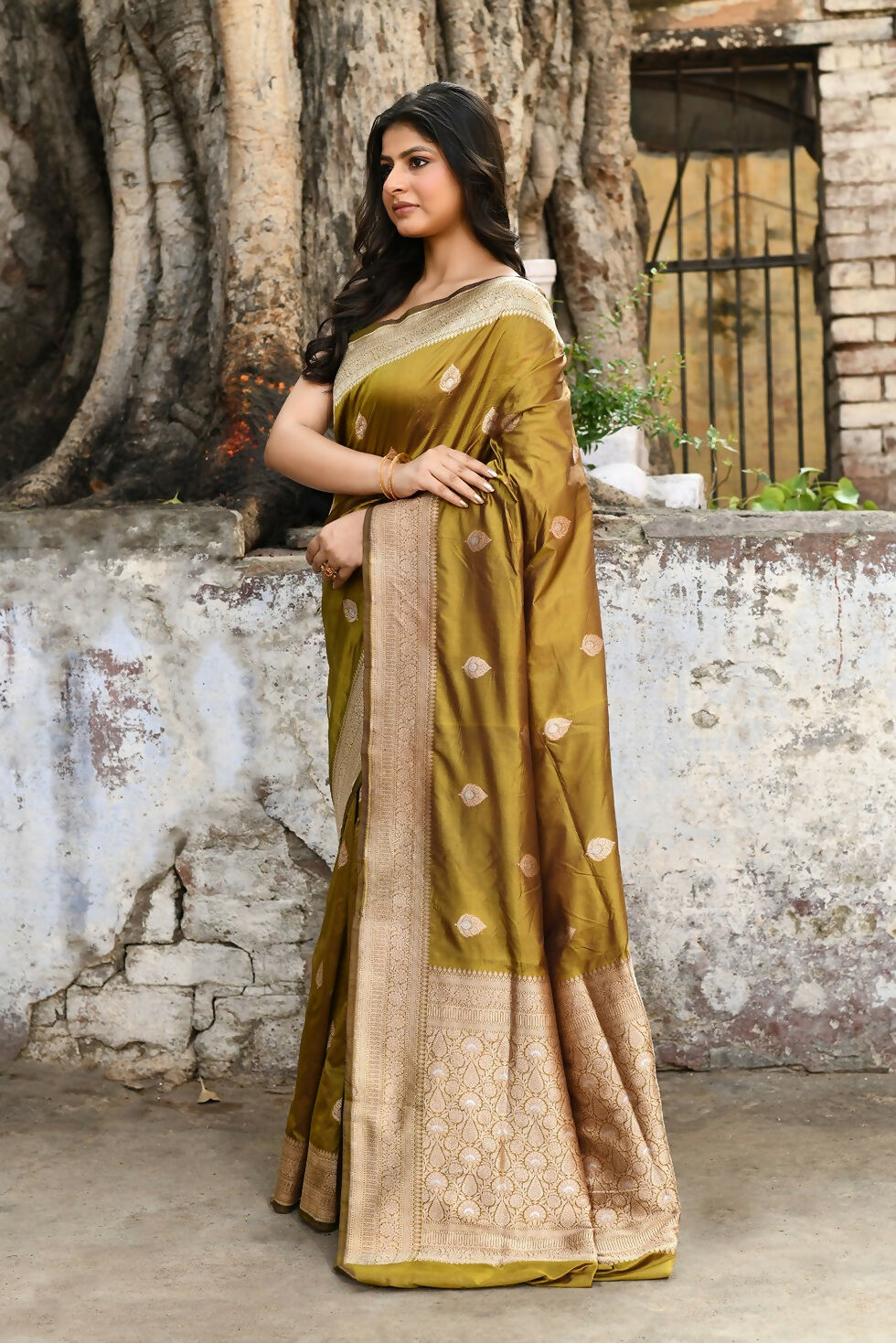 Joban Fashion Olive Green Pure Katan Pure Handloom Banarasi Silk Saree | Swadesiicart