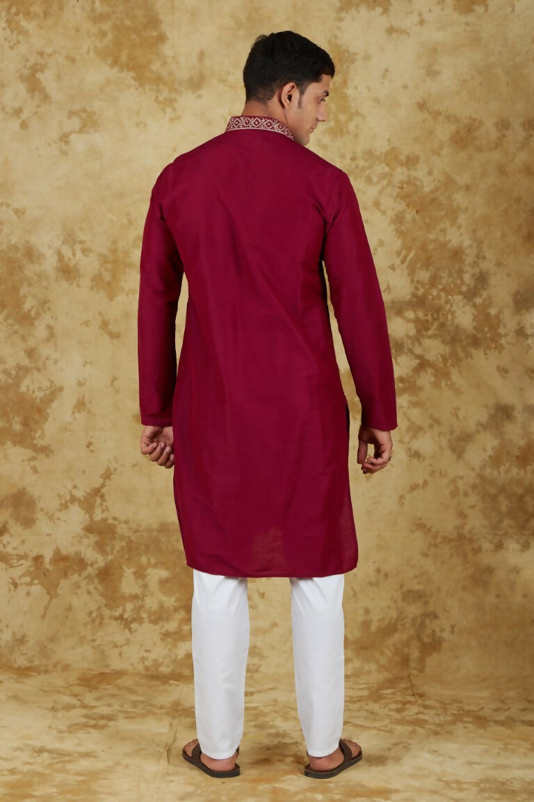 Bluesaanchi Men's Handloom Embroidered Crimson Kurta Set | Swadesiicart