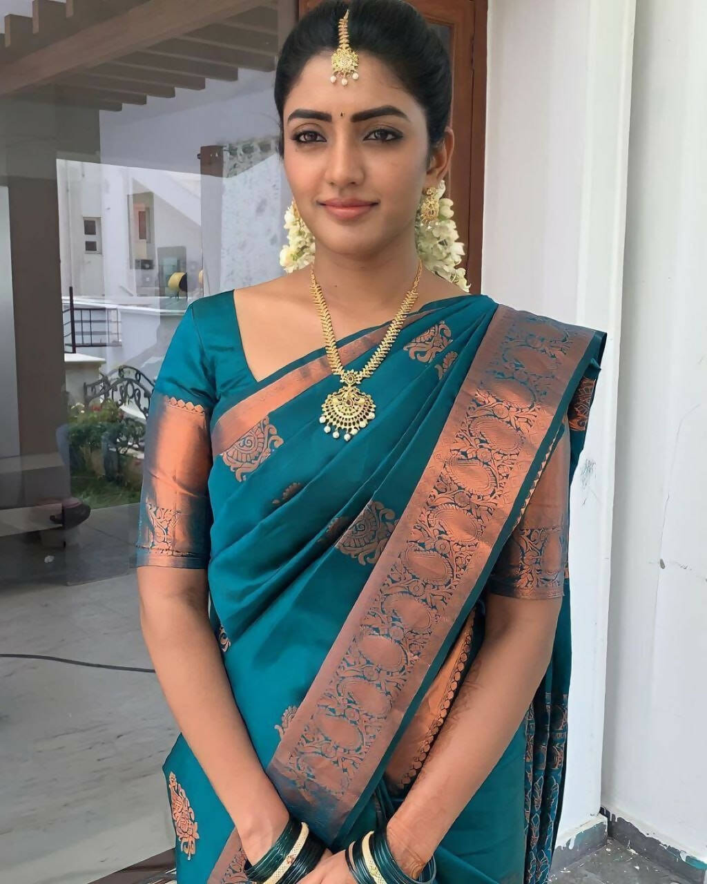 DEIANA'S Beautiful Designer Golden zari Soft Lichi Silk Saree - Blue - Swadesiicart