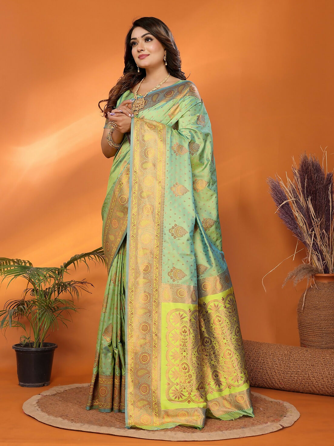 Joban Fashion Banarasi Light Green Woven Soft Silk Saree | Swadesiicart