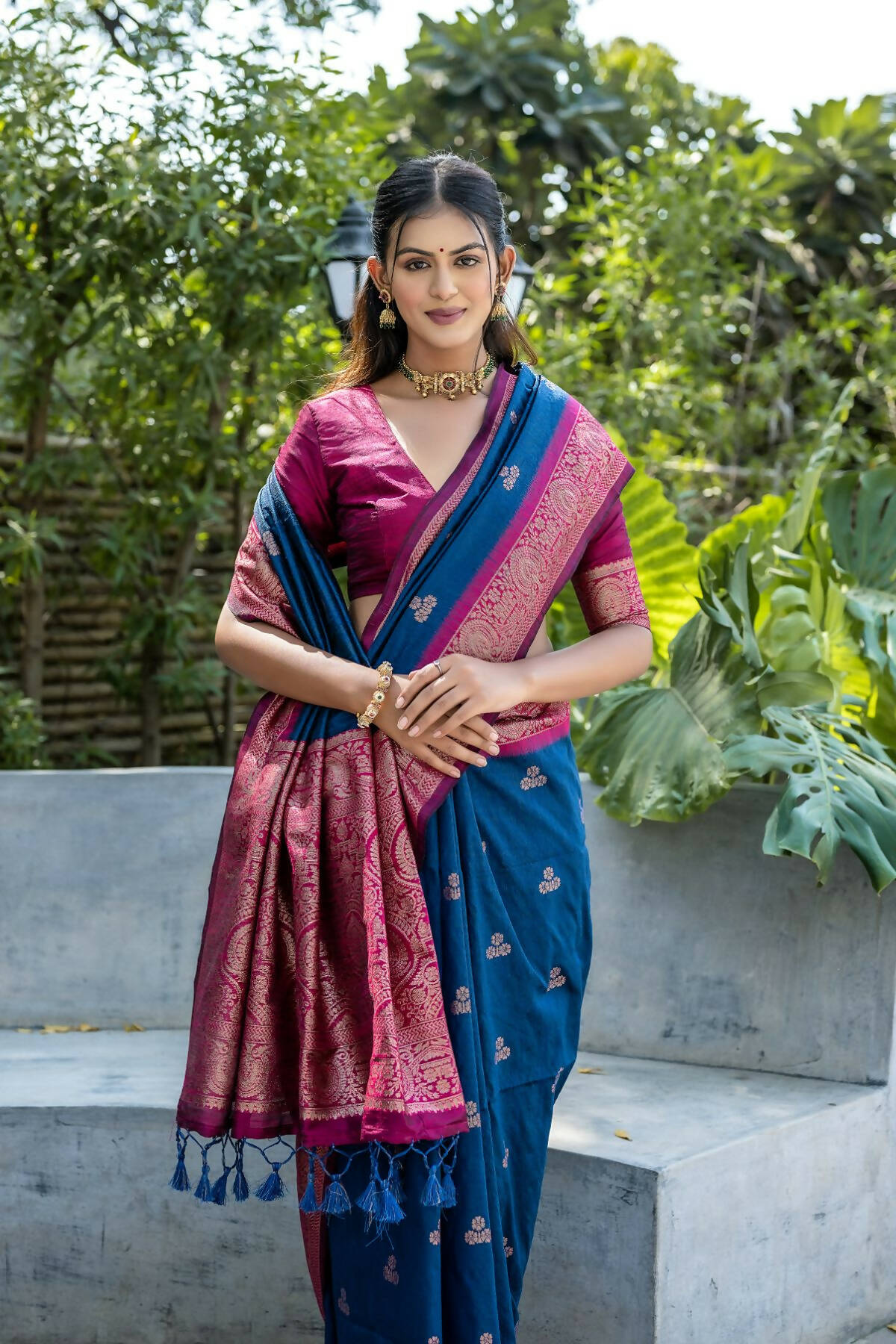Vishnu Weaves Women's Navy-Blue Banarasi Silk Zari Woven Saree with Blouse - Swadesiicart