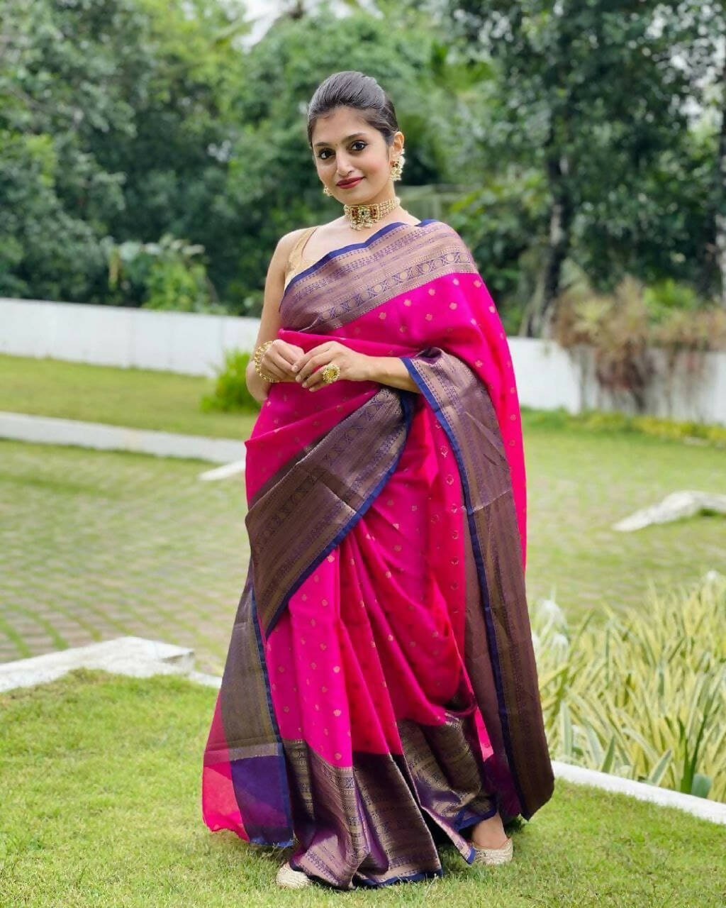 DEIANA'S Beautiful Designer Golden zari Soft Lichi Silk Saree - Pink - Swadesiicart