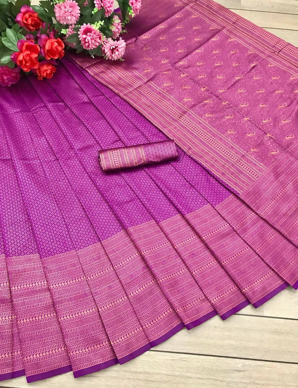 DEIANA'S Beautiful Designer Golden zari Soft Lichi Silk Saree - Majanta - Swadesiicart