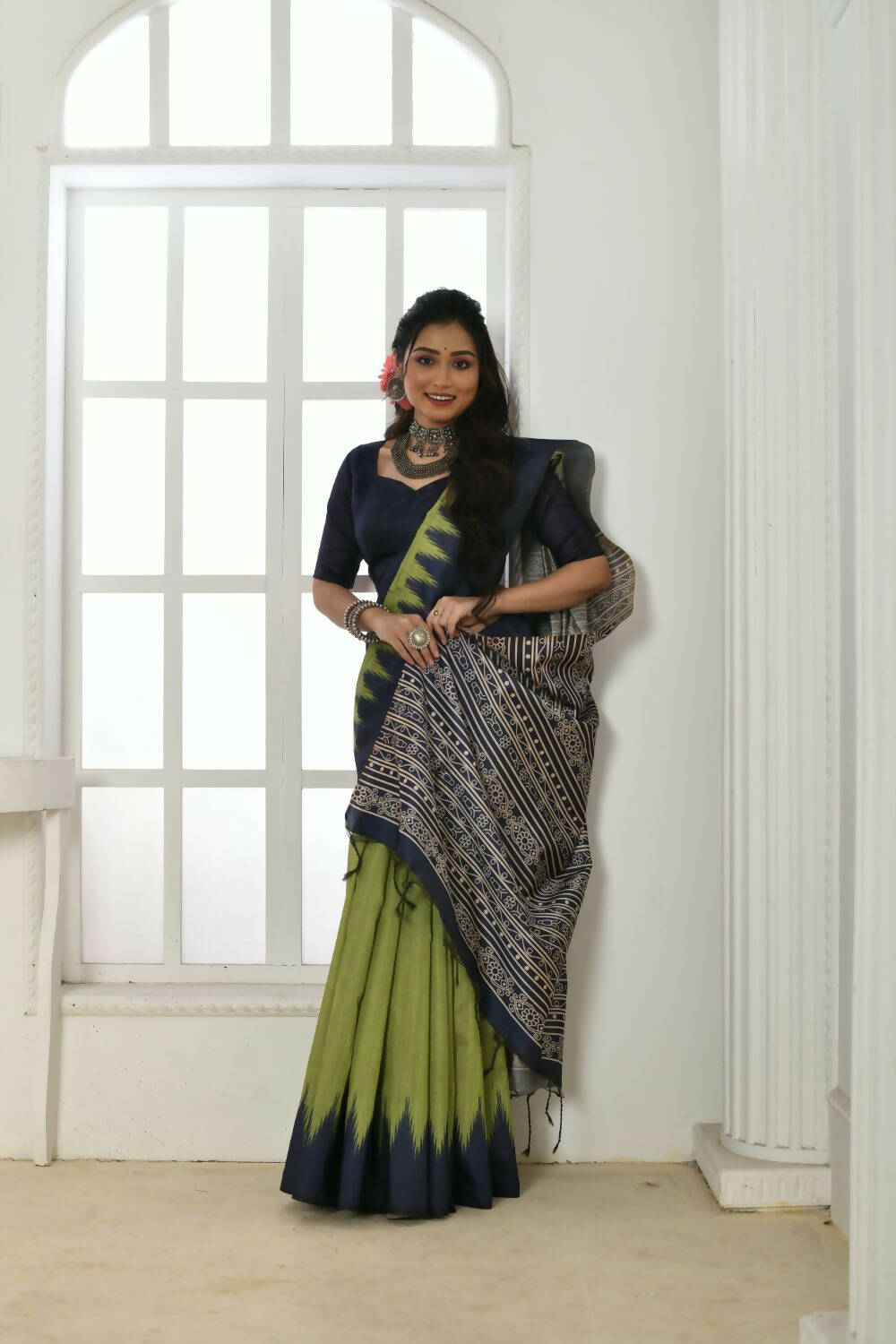 Vishnu Weaves Women's Olive Tussar Silk Temple Print Saree with Blouse - Swadesiicart
