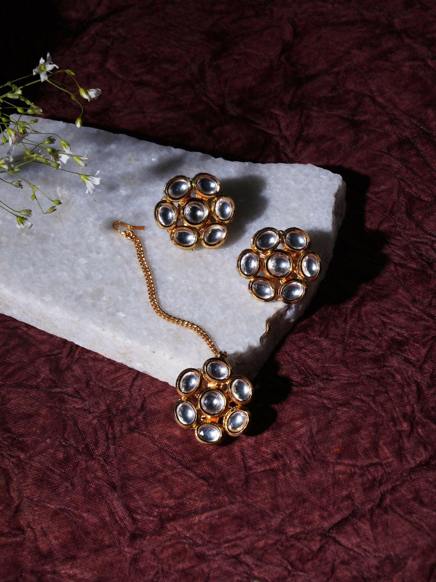 Kundan Round Maang Tikka with Studs Jewellery Set (Gold) - Ruby Raang - Swadesiicart
