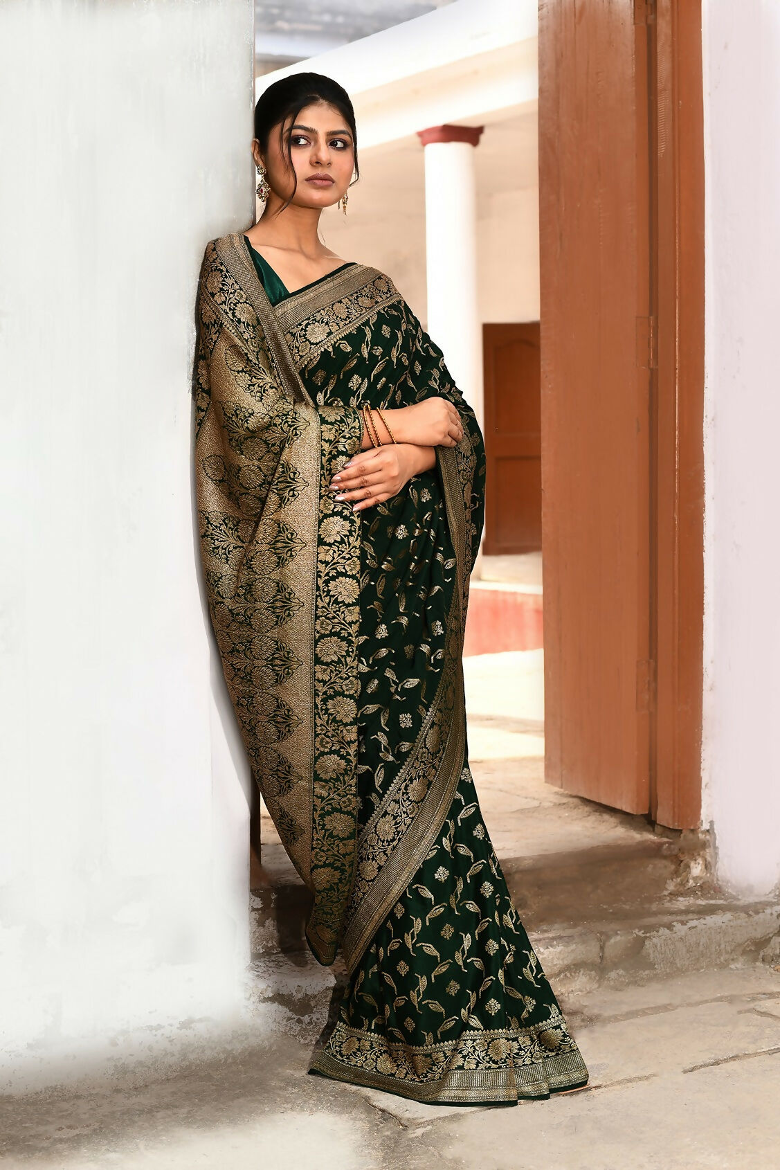 Joban Fashion Emerald Green Crepe Chiffon Pure Handloom Banarasi Silk Saree | Swadesiicart